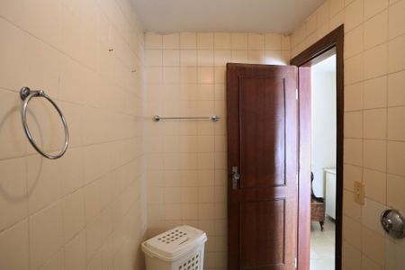 Apartamento à venda com 200m², 5 quartos e 2 vagasBanheiro de serviço