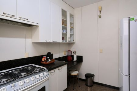 Apartamento à venda com 200m², 5 quartos e 2 vagasCozinha