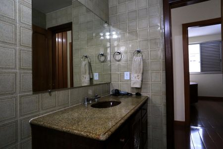 Apartamento à venda com 200m², 5 quartos e 2 vagasBanheiro