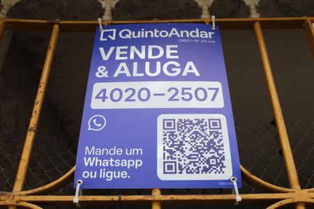 Casa à venda com 90m², 3 quartos e 2 vagasPlaca instalada no portão do imóvel - Código YMAV-484