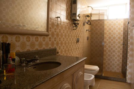 Apartamento para alugar com 100m², 2 quartos e 1 vaga Apartamento para alugar com 100m², 2 quartos e 1 vagaBanheiro da Suíte