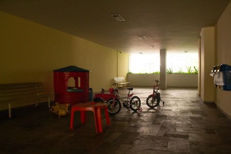 Apartamento para alugar com 100m², 2 quartos e 1 vaga Apartamento para alugar com 100m², 2 quartos e 1 vagaÁrea comum - Playground