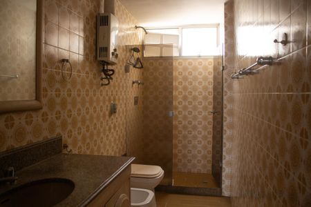 Apartamento para alugar com 100m², 2 quartos e 1 vaga Apartamento para alugar com 100m², 2 quartos e 1 vagaBanheiro da Suíte