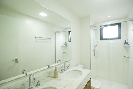 Apartamento à venda com 109m², 3 quartos e 2 vagasBanheiro da Suíte 1