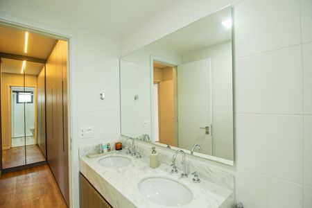 Apartamento à venda com 109m², 3 quartos e 2 vagasBanheiro da Suíte 1