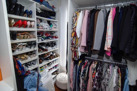 Casa de condomínio para alugar com 260m², 3 quartos e 2 vagas Casa de condomínio para alugar com 260m², 3 quartos e 2 vagasCloset da suíte 1