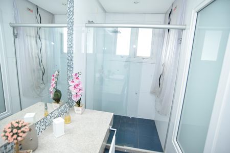 Casa de condomínio para alugar com 260m², 3 quartos e 2 vagas Casa de condomínio para alugar com 260m², 3 quartos e 2 vagasBanheiro da Suíte 2