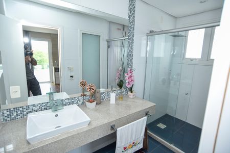 Casa de condomínio para alugar com 260m², 3 quartos e 2 vagas Casa de condomínio para alugar com 260m², 3 quartos e 2 vagasBanheiro da Suíte 2