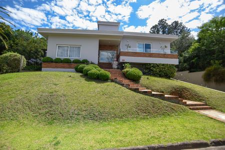 Casa de condomínio para alugar com 260m², 3 quartos e 2 vagas Casa de condomínio para alugar com 260m², 3 quartos e 2 vagasFachada