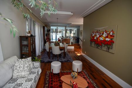 Casa de condomínio para alugar com 260m², 3 quartos e 2 vagas Casa de condomínio para alugar com 260m², 3 quartos e 2 vagasSala