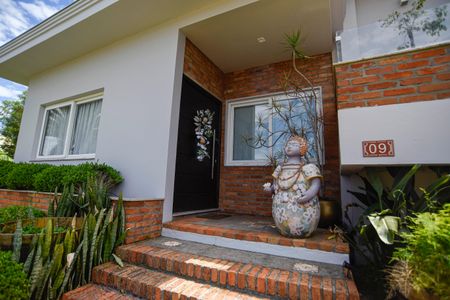 Casa de condomínio para alugar com 260m², 3 quartos e 2 vagas Casa de condomínio para alugar com 260m², 3 quartos e 2 vagasFachada