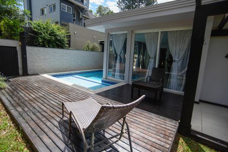 Casa de condomínio para alugar com 260m², 3 quartos e 2 vagas Casa de condomínio para alugar com 260m², 3 quartos e 2 vagasÁrea comum - Piscina