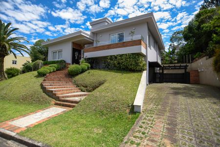 Casa de condomínio para alugar com 260m², 3 quartos e 2 vagas Casa de condomínio para alugar com 260m², 3 quartos e 2 vagasFachada