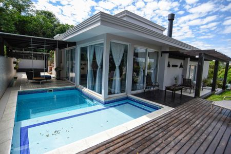 Casa de condomínio para alugar com 260m², 3 quartos e 2 vagas Casa de condomínio para alugar com 260m², 3 quartos e 2 vagasÁrea comum - Piscina