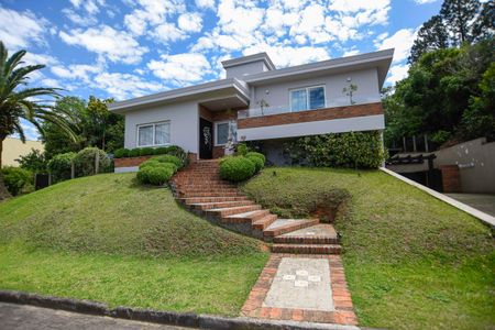 Casa de condomínio para alugar com 260m², 3 quartos e 2 vagas Casa de condomínio para alugar com 260m², 3 quartos e 2 vagasFachada