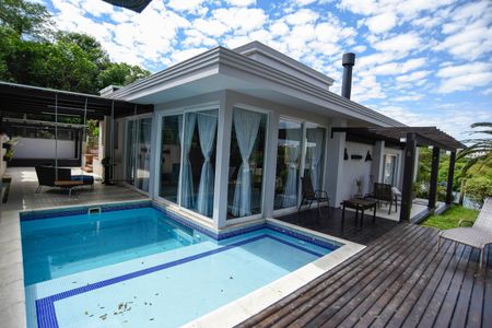 Casa de condomínio para alugar com 260m², 3 quartos e 2 vagas Casa de condomínio para alugar com 260m², 3 quartos e 2 vagasÁrea comum - Piscina