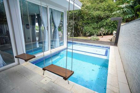 Casa de condomínio para alugar com 260m², 3 quartos e 2 vagas Casa de condomínio para alugar com 260m², 3 quartos e 2 vagasÁrea comum - Piscina