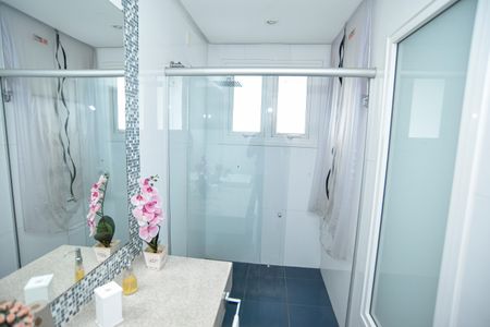 Casa de condomínio para alugar com 260m², 3 quartos e 2 vagas Casa de condomínio para alugar com 260m², 3 quartos e 2 vagasBanheiro da Suíte 2