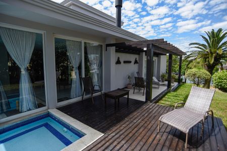 Casa de condomínio para alugar com 260m², 3 quartos e 2 vagas Casa de condomínio para alugar com 260m², 3 quartos e 2 vagasÁrea comum - Piscina