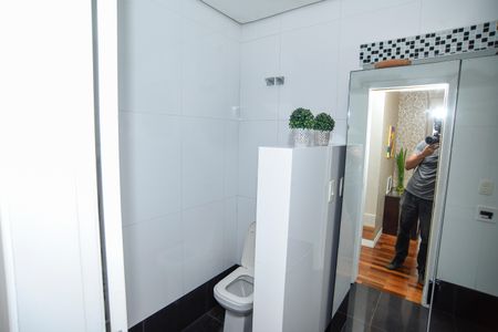 Casa de condomínio para alugar com 260m², 3 quartos e 2 vagas Casa de condomínio para alugar com 260m², 3 quartos e 2 vagasBanheiro da Suíte 1