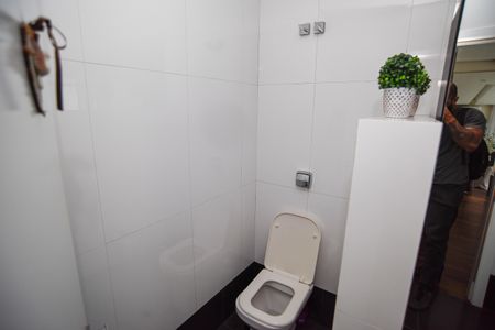 Casa de condomínio para alugar com 260m², 3 quartos e 2 vagas Casa de condomínio para alugar com 260m², 3 quartos e 2 vagasBanheiro da Suíte 1