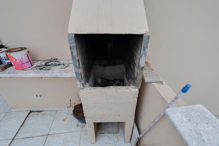 Casa à venda com 100m², 4 quartos e 2 vagas Casa à venda com 100m², 4 quartos e 2 vagasVaranda do quarto 1 e área de lazer