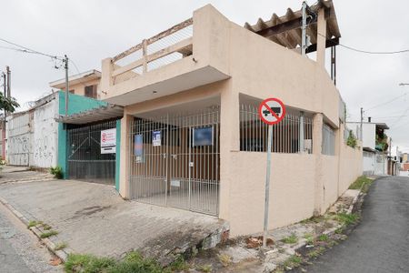 Casa à venda com 100m², 4 quartos e 2 vagas Casa à venda com 100m², 4 quartos e 2 vagasFachada + plaquinha
