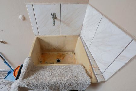 Casa à venda com 100m², 4 quartos e 2 vagas Casa à venda com 100m², 4 quartos e 2 vagasÁrea de serviço