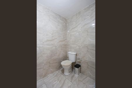 Casa à venda com 100m², 4 quartos e 2 vagas Casa à venda com 100m², 4 quartos e 2 vagasBanheiro social 2