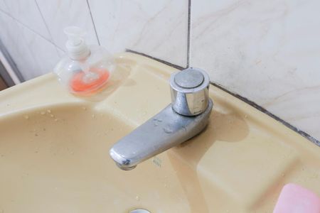 Casa à venda com 100m², 4 quartos e 2 vagas Casa à venda com 100m², 4 quartos e 2 vagasBanheiro social 1