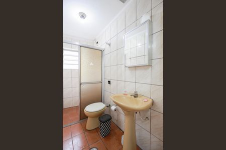 Casa à venda com 100m², 4 quartos e 2 vagas Casa à venda com 100m², 4 quartos e 2 vagasBanheiro social 1