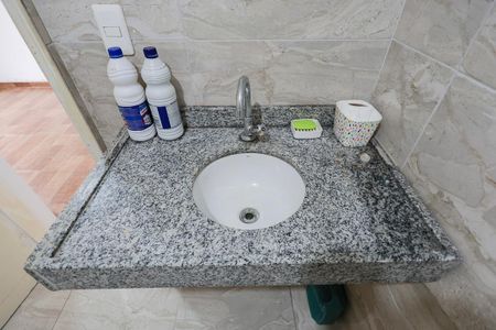 Casa à venda com 100m², 4 quartos e 2 vagas Casa à venda com 100m², 4 quartos e 2 vagasBanheiro social 2