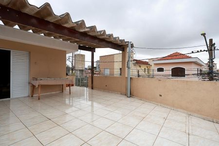 Casa à venda com 100m², 4 quartos e 2 vagas Casa à venda com 100m², 4 quartos e 2 vagasVaranda do quarto 1 e área de lazer