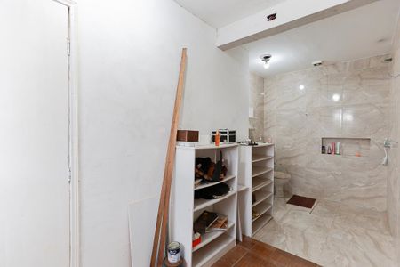 Casa à venda com 100m², 4 quartos e 2 vagas Casa à venda com 100m², 4 quartos e 2 vagasCloset e banheiro da suíte