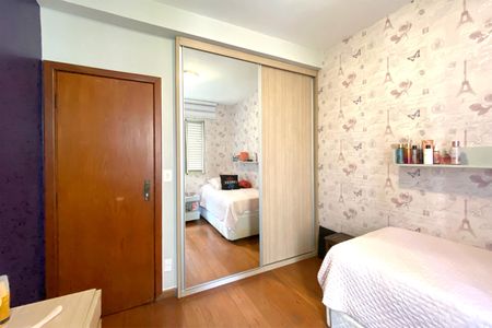 Apartamento à venda com 94m², 3 quartos e 2 vagasQuarto 3