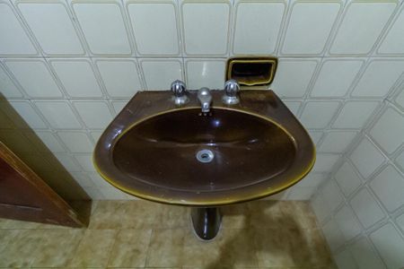 Casa à venda com 297m², 2 quartos e 1 vagaBanheiro 1