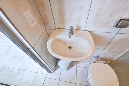 Casa à venda com 270m², 3 quartos e 2 vagas Casa à venda com 270m², 3 quartos e 2 vagasEdícula / banheiro