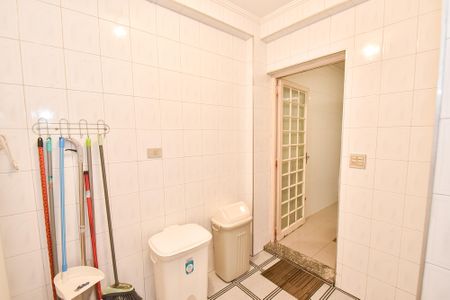 Casa à venda com 270m², 3 quartos e 2 vagas Casa à venda com 270m², 3 quartos e 2 vagasÁrea de serviço