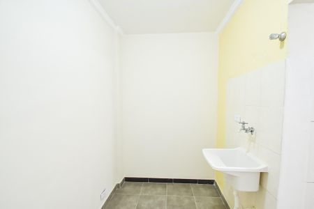 Casa à venda com 270m², 3 quartos e 2 vagas Casa à venda com 270m², 3 quartos e 2 vagasEdícula / área de serviço