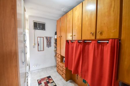 Casa à venda com 270m², 3 quartos e 2 vagas Casa à venda com 270m², 3 quartos e 2 vagasCloset da suíte