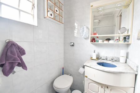 Casa à venda com 270m², 3 quartos e 2 vagas Casa à venda com 270m², 3 quartos e 2 vagasBanheiro da suíte