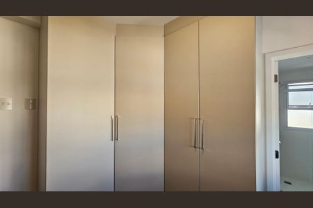 Apartamento à venda com 220m², 3 quartos e 3 vagas Apartamento à venda com 220m², 3 quartos e 3 vagasQuarto Suíte