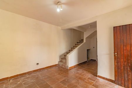 Sala de casa à venda com 2 quartos, 70m² em Jardim Itacolomi, São Paulo