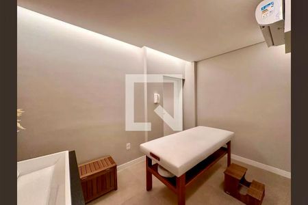 Apartamento à venda com 55m², 2 quartos e 1 vaga Apartamento à venda com 55m², 2 quartos e 1 vagaMassagem