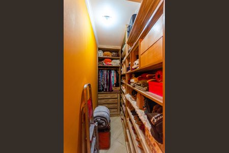 Casa para alugar com 250m², 4 quartos e 3 vagas Casa para alugar com 250m², 4 quartos e 3 vagasSuíte 1 - Closet