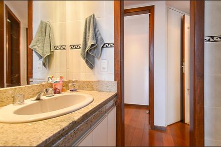 Apartamento à venda com 95m², 3 quartos e 3 vagasBanheiro Social