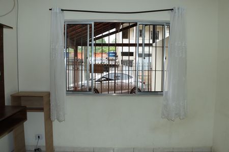 Sala de casa para alugar com 2 quartos, 72m² em Jardim Lina, Cotia