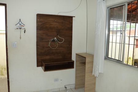 Sala de casa para alugar com 2 quartos, 72m² em Jardim Lina, Cotia