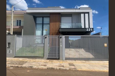 Casa à venda com 225m², 3 quartos e 4 vagasFachada
