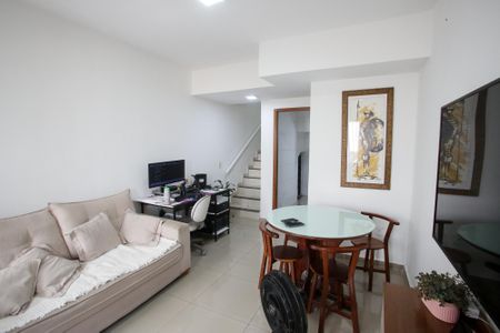 Casa de condomínio à venda com 87m², 3 quartos e 2 vagasSala